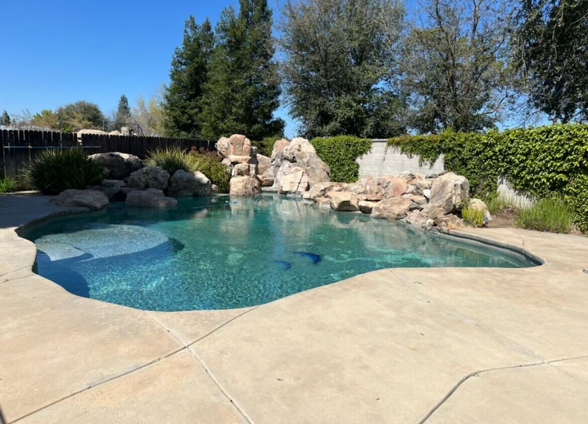 Building Photo - Charming NE Fresno home