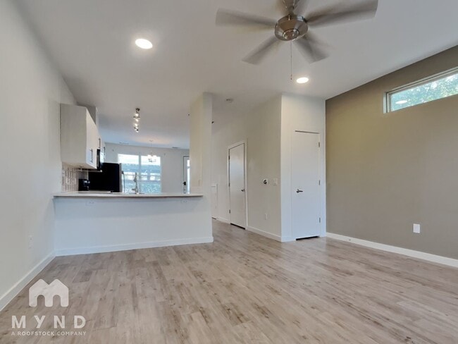 Building Photo - 7805 Cooper Ln