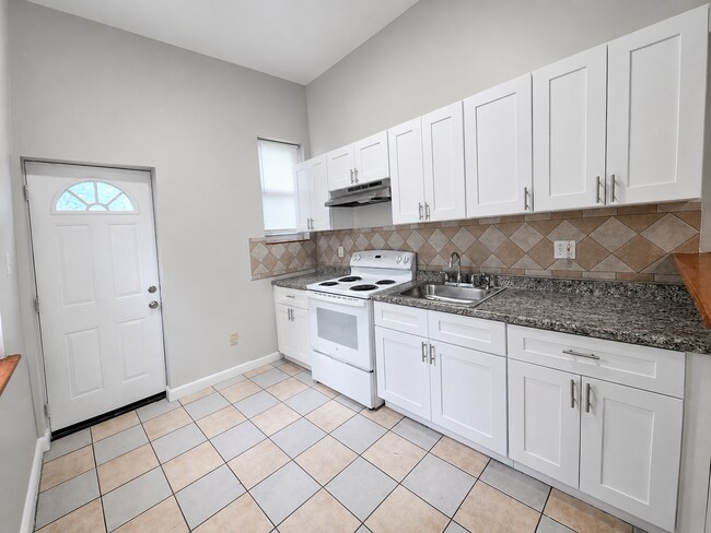 Photo - 1323 W Butler St-2nd Floor Apartment