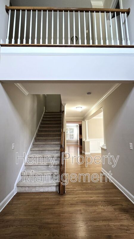 Foto del edificio - 121 Harvestwood Dr