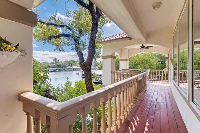 Foto del edificio - 327 Elm Lodge Dr