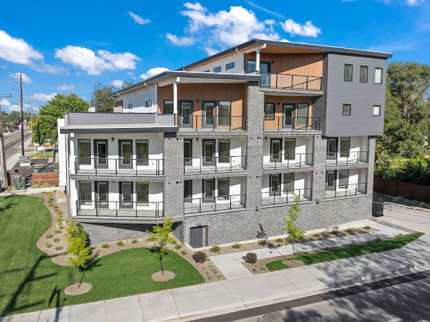 Building Photo - 805 N Roosevelt St