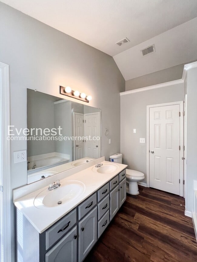 Building Photo - 5370 Woodchase Dr