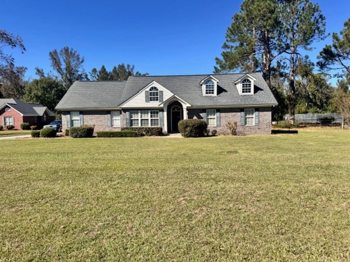 Building Photo - FOR RENT