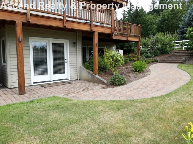 Foto del edificio - Unique Opportunity to Lease 2 Bed Lower Un...