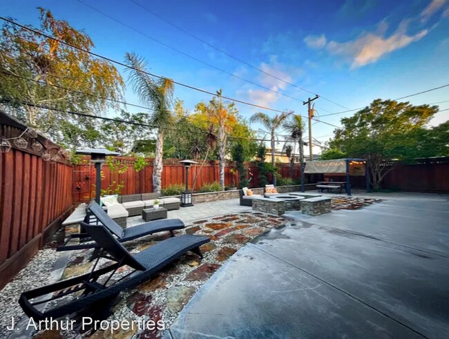 Building Photo - 4 br, 2.5 bath House - 1806 Curtner Ave