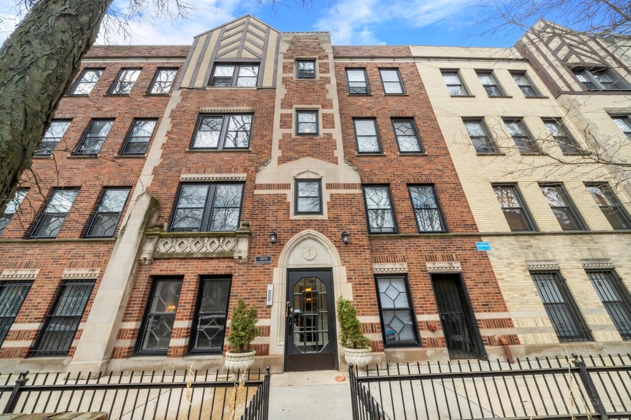 Primary Photo - 2124 N Hudson Ave