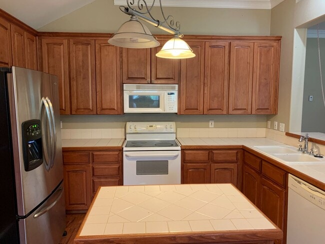 Foto del edificio - 8811 Laurel Ridge