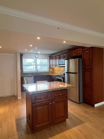 Building Photo - 3224 S Ocean Blvd