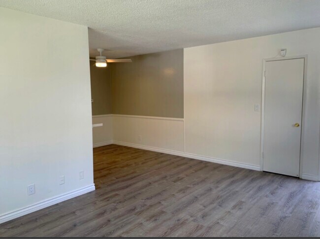 Foto del edificio - 12359 Gale Ave