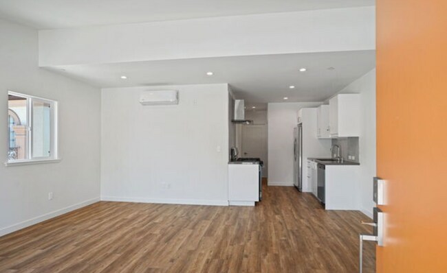 Foto del edificio - 1166 S Cochran Ave