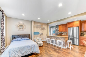 Building Photo - 7108 HUDSON Ave