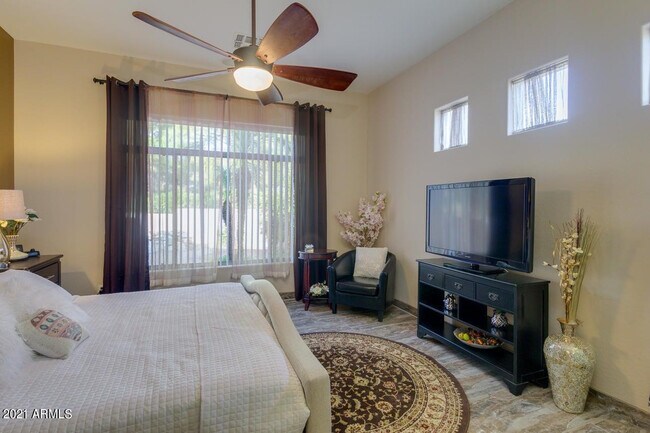 Foto del edificio - 3922 E Carson Rd