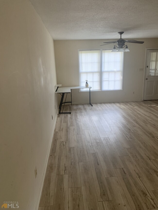 Building Photo - 2070 Kings Gate Cir SW