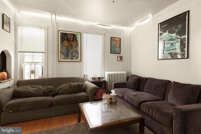 Building Photo - 592 Martin St