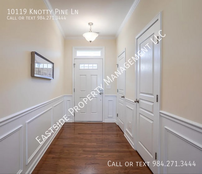 Foto del edificio - 10119 Knotty Pine Ln
