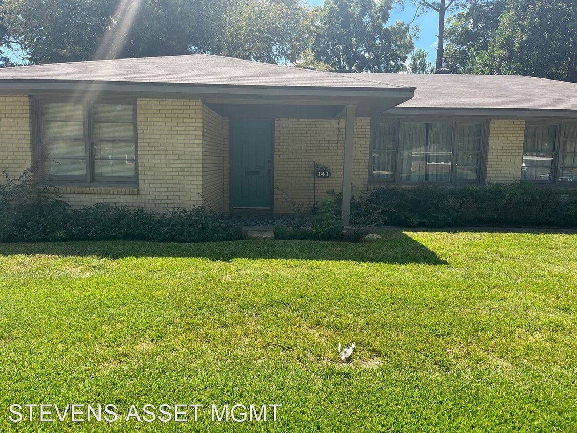 Primary Photo - 3 br, 1 bath House - 141 Kayla St.
