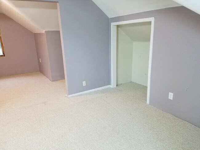 Building Photo - 5725 W 8th St