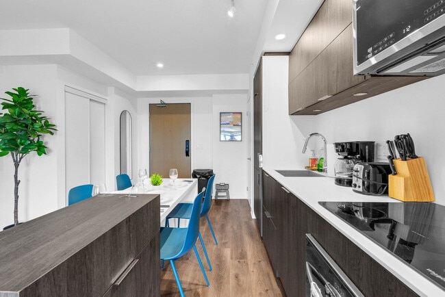 Building Photo - 395 Martha St