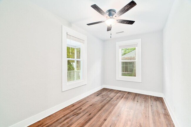 Building Photo - Stylish Lowcountry Comfort Near the Heart ...