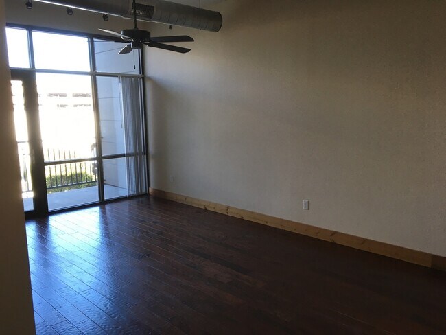 Building Photo - 305 S Campbell Ave