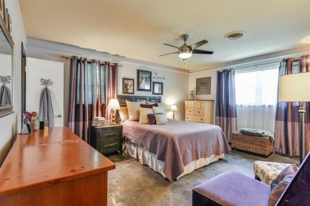 Bedroom 3 - Front with access to bathroom - 6029 Worrell Drive