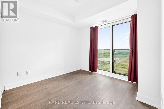 Building Photo - 2550 Simcoe St N