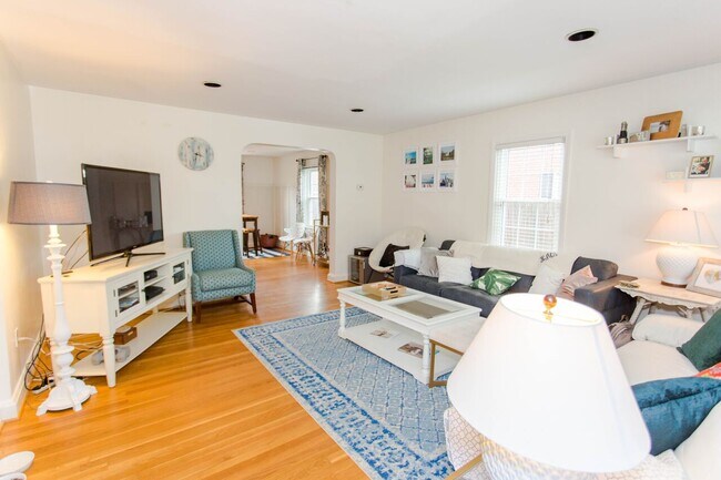 Foto del edificio - 978 Radcliffe Rd