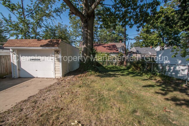 Building Photo - 27133 Shoreview Ave