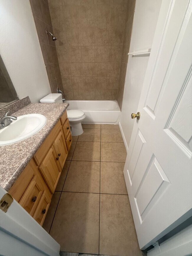 Foto del edificio - ONTARIO 1 BEDROOM APARTMENT