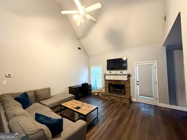 Foto del edificio - 158 River Park Cir