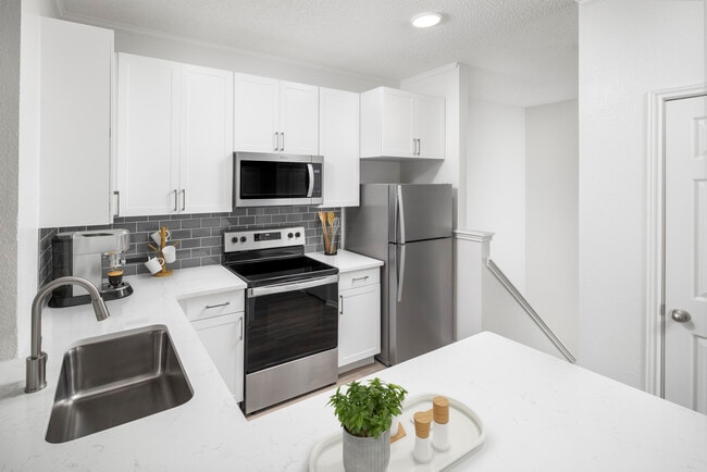 Building Photo - Aventura Cimarron
