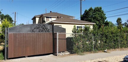 Building Photo - 15733 Victory Blvd