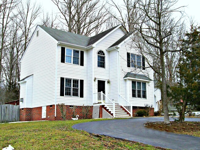 Foto del edificio - 4 BR/ 2.5 BA Spacious home in Chesterfield