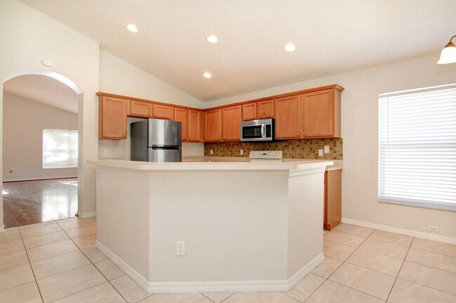 Foto del edificio - Beautiful MOVE-IN READY 4bed/2bath Home lo...