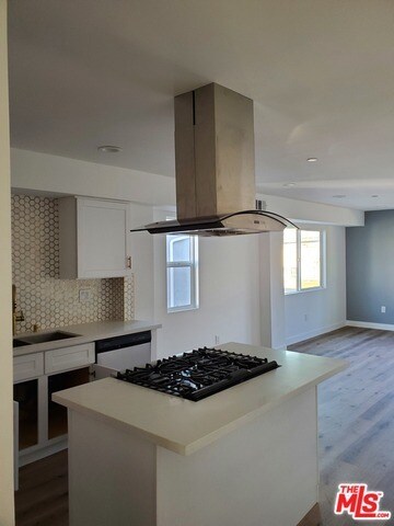 Building Photo - 4459 Rosewood Ave