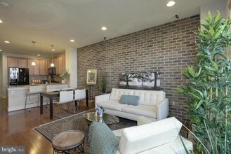 Building Photo - 2009 Richmond Hwy