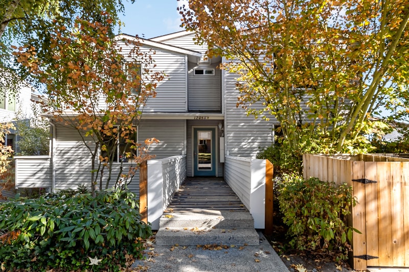 Photo - 12054 Roosevelt Way NE (Seattle, WA)