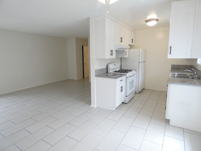 Building Photo - 836 Westbourne Dr