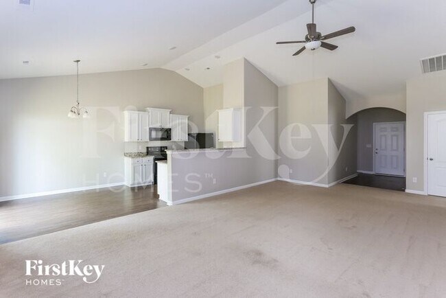 Foto del edificio - 1373 Waylon Ave
