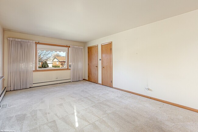 Building Photo - 9409 Kolmar Ave