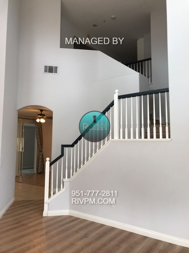 Foto del edificio - Beautiful 4-Bedroom Home with Pool & Garde...