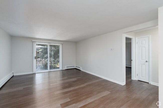 2BA, 1BR - 870SF - Living Room - Canton Estates at Bailey