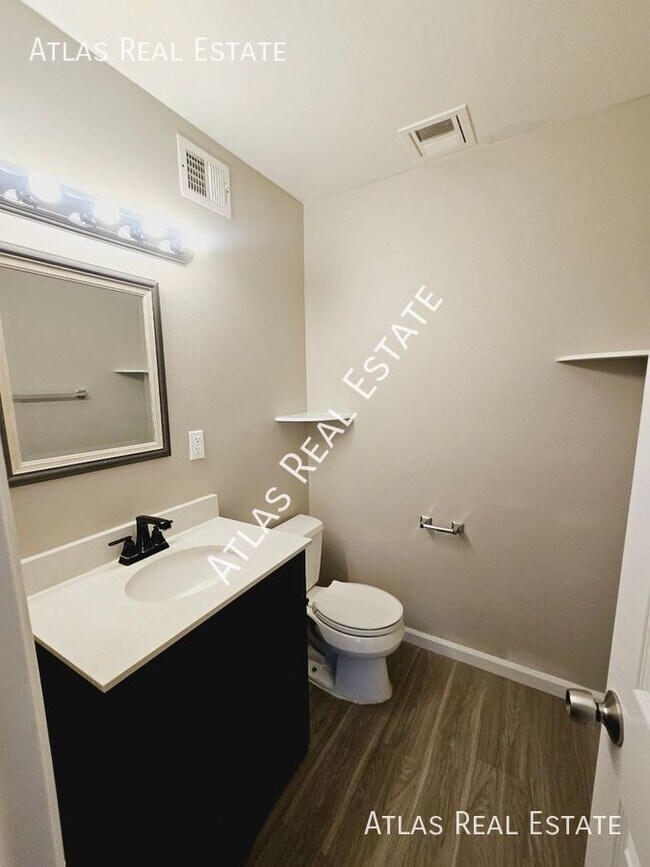 Building Photo - 7015 E Wilshire Dr