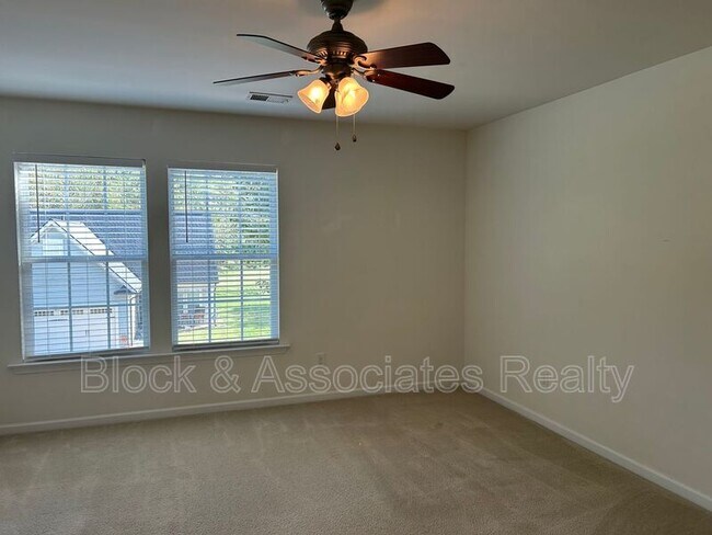 Foto del edificio - 5147 Fiddlers Run Dr