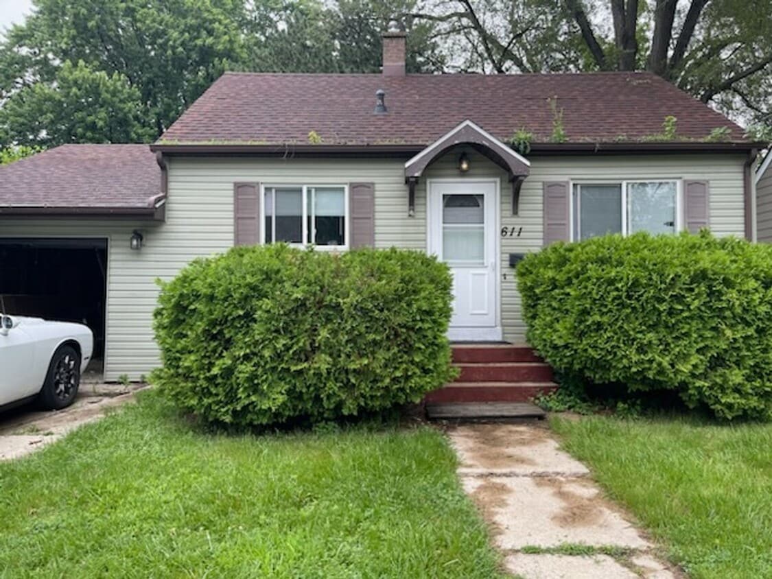 611 Roosevelt St, Neenah, WI 54956 House Rental in Neenah, WI