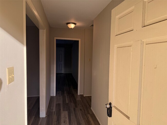 Building Photo - 11735 N Willowdale Cir