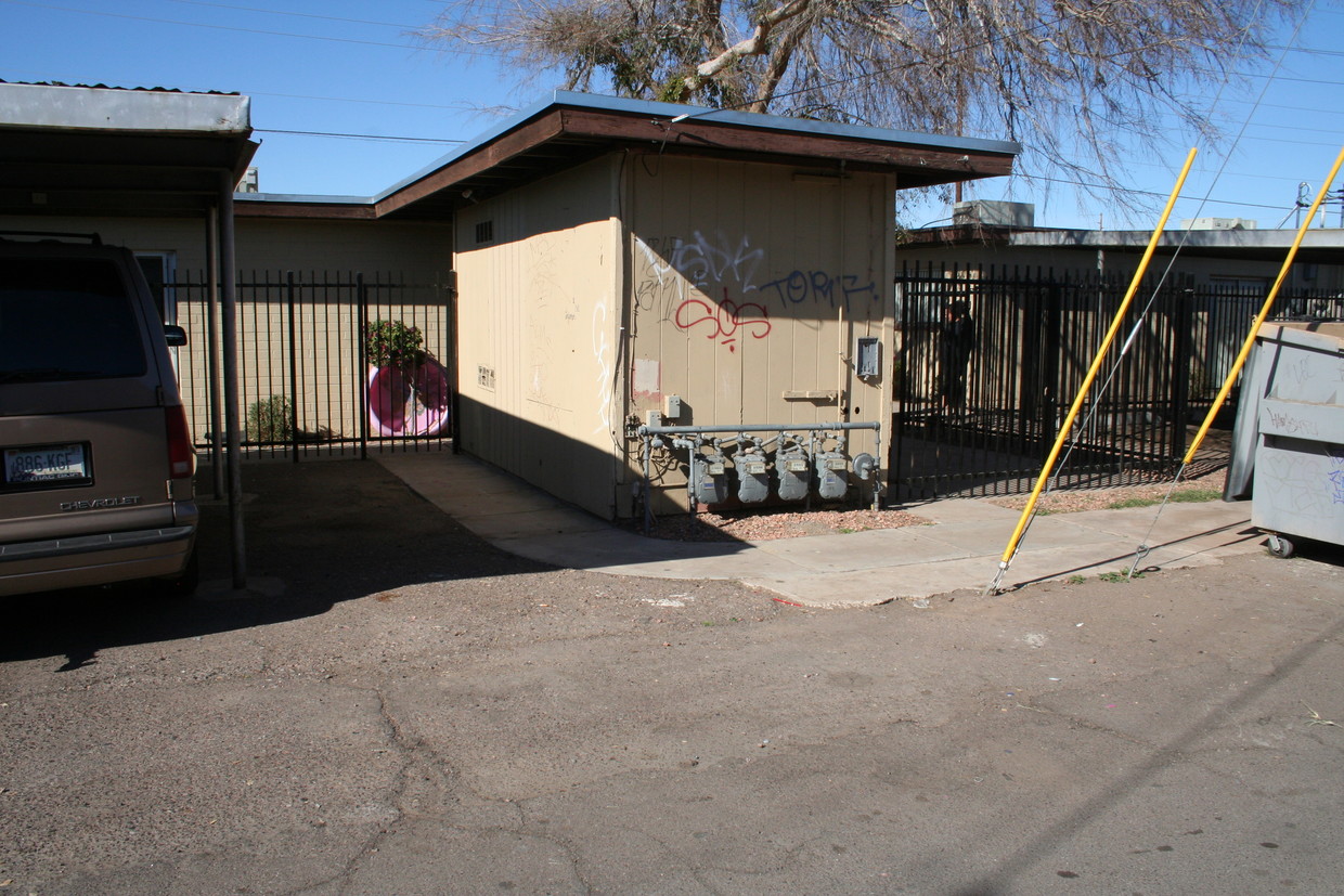 Medidor de gas y lavandería - 4811 N 37th Ave