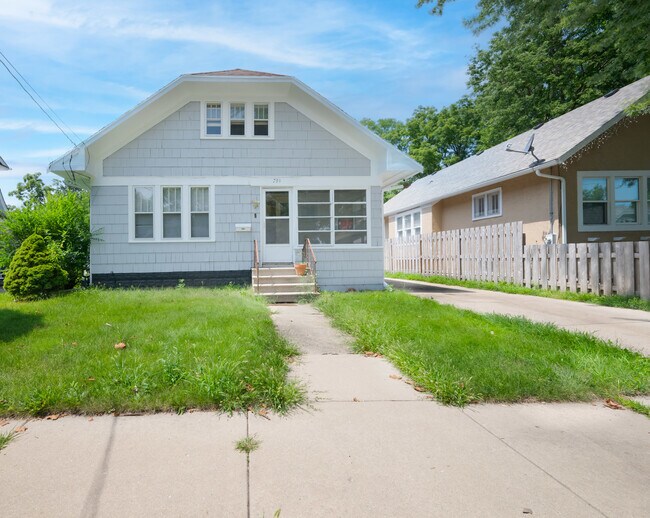 Building Photo - 739 S Spencer St