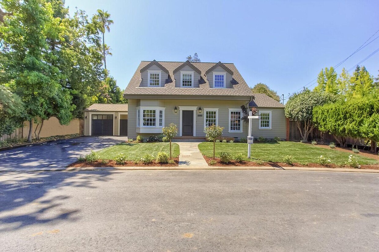 Primary Photo - 1545 Laurel Pl
